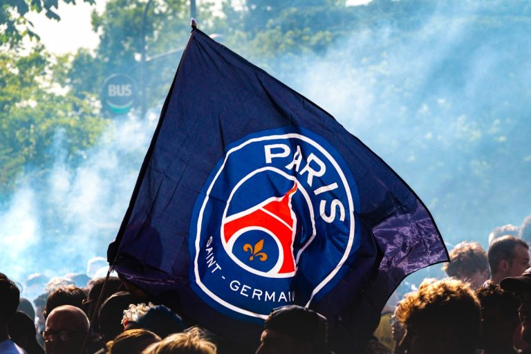 Drapeau PSG - Ligue 1 saison 2025-2026