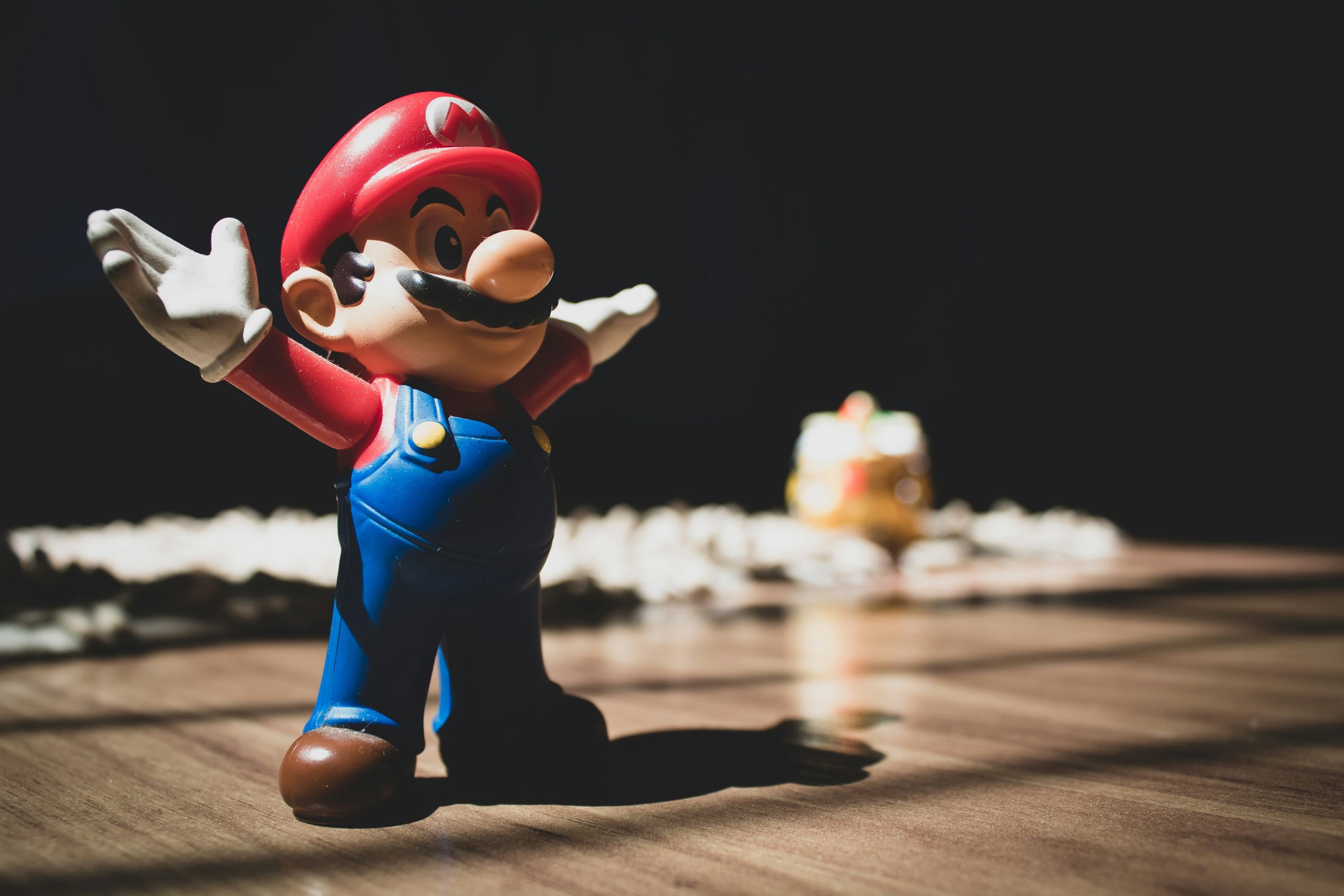 Figurine Super Mario Galaxy sur fond doré