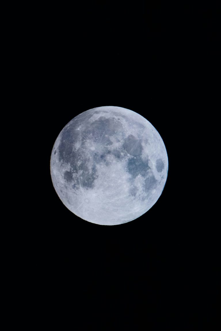 Pleine lune photographiée en haute résolution pour la mission Artemis II